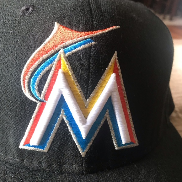 Miami Marlins fitted hat - Picture 7 of 7